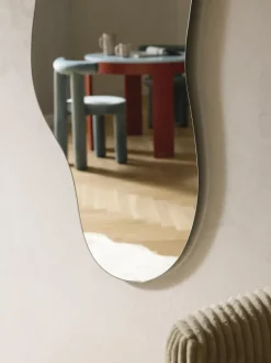 Espejo de pared sin marco en forma orgánica Lia