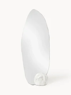 Espejo de pie con base en look mármol Bonita