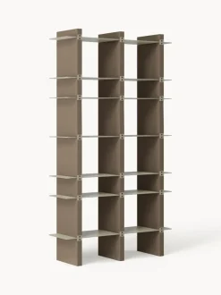 Estantería alta con elementos de metal Rami