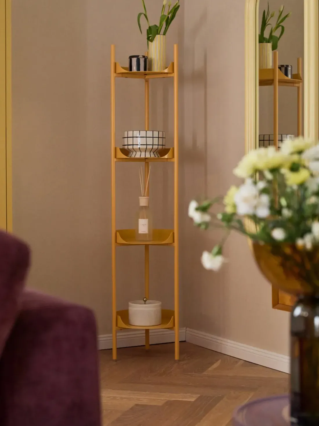Estantería de metal estrecha Taru