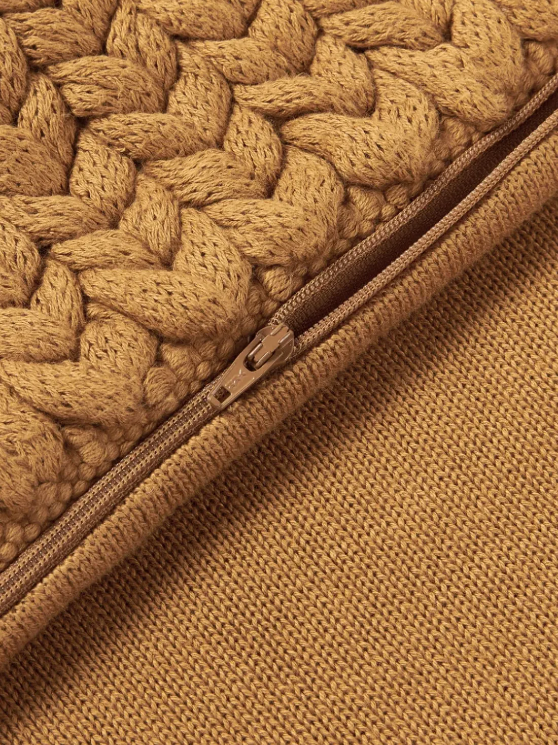 Funda de cojín artesanal de punto grueso Adyna