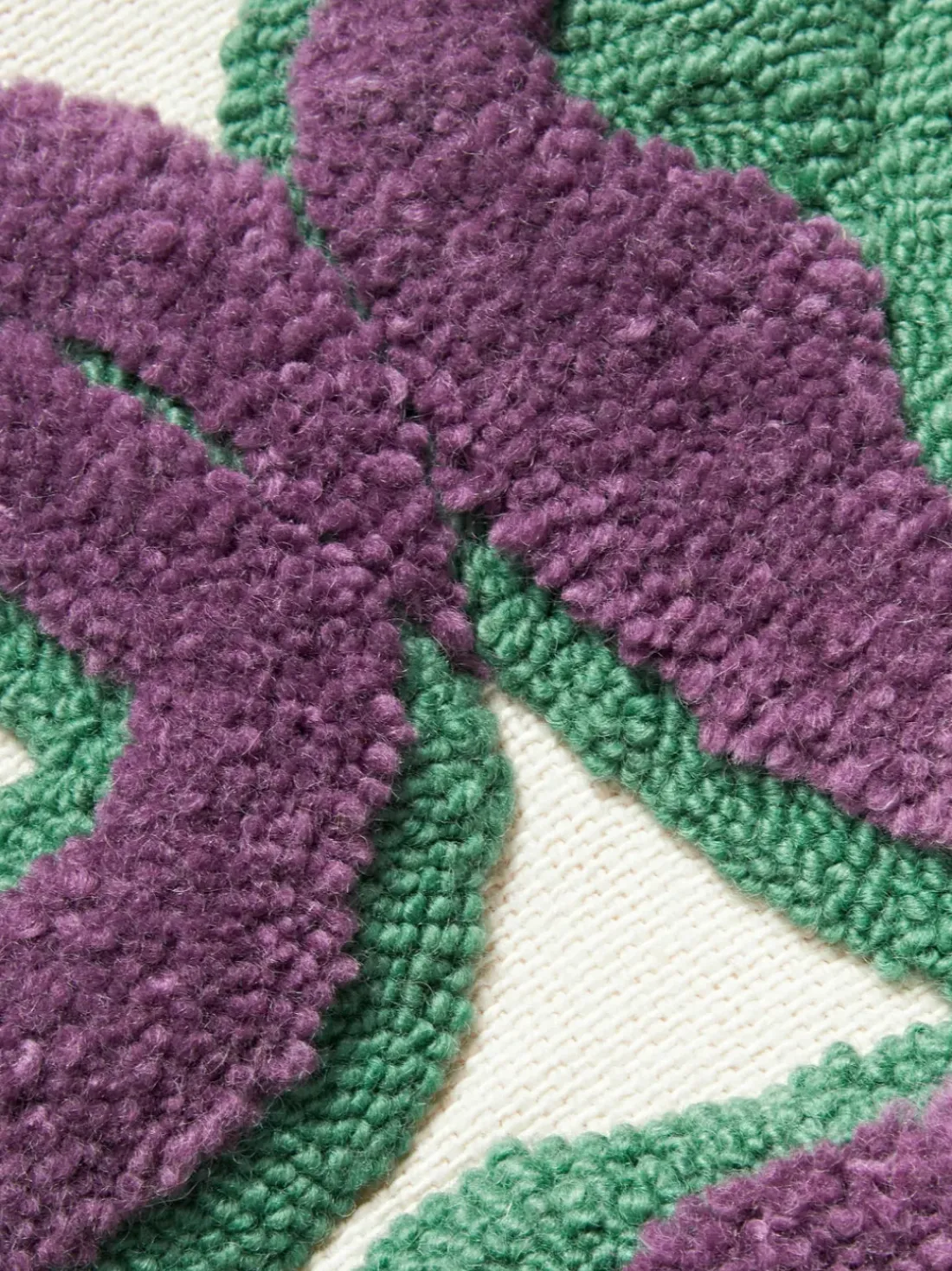 Funda de cojín grande artesanal con tejido capitoné Jiri