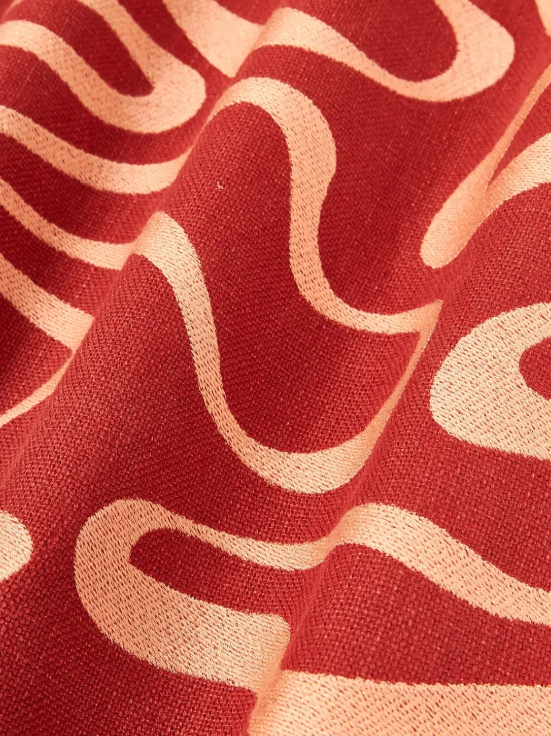 Funda de cojín para exterior con estampado de ondas bordadas Shanti