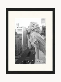 Impresión digital enmarcada Marilyn At The Ambassador Hotel New York
