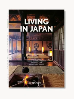 Libro ilustrado: Living in Japan. 45th Ed.