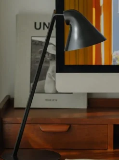 Lámpara de escritorio LED regulable NJP