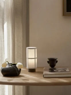 Lámpara de mesa artesanal de lino regulable Hashira, portátil