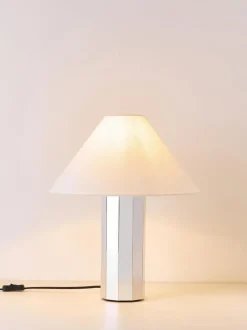 Lámpara de mesa con base de metal Lima