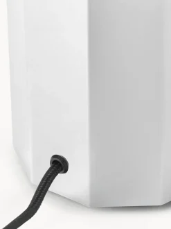 Lámpara de mesa con base de metal Lima