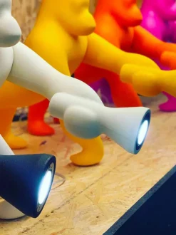 Lámpara de mesa LED con pantalla ajustable Kong