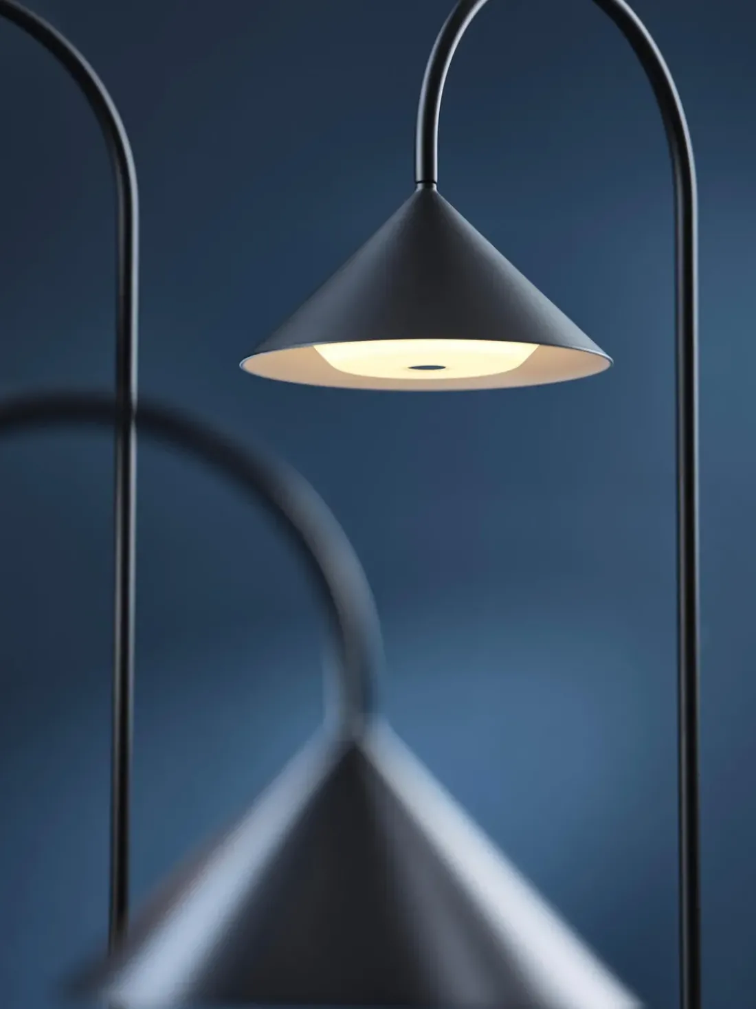 Lámpara de mesa LED para exterior regulable Grasp, pórtatil