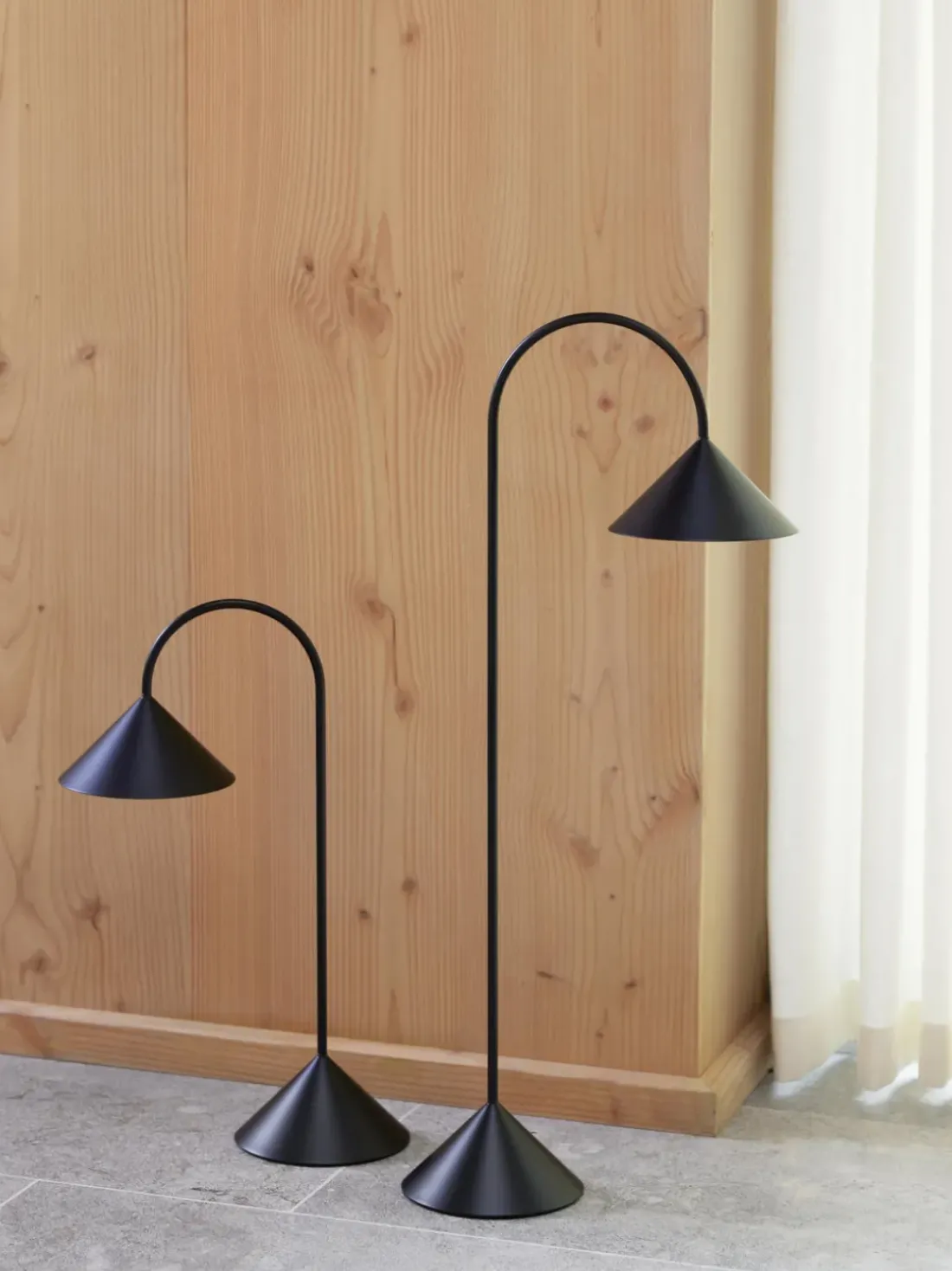 Lámpara de mesa LED para exterior regulable Grasp, pórtatil