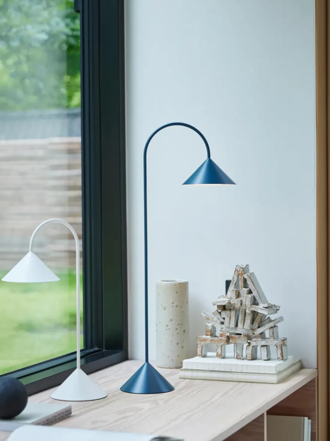 Lámpara de mesa LED para exterior regulable Grasp, pórtatil