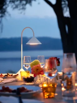 Lámpara de mesa LED para exterior regulable Grasp, pórtatil
