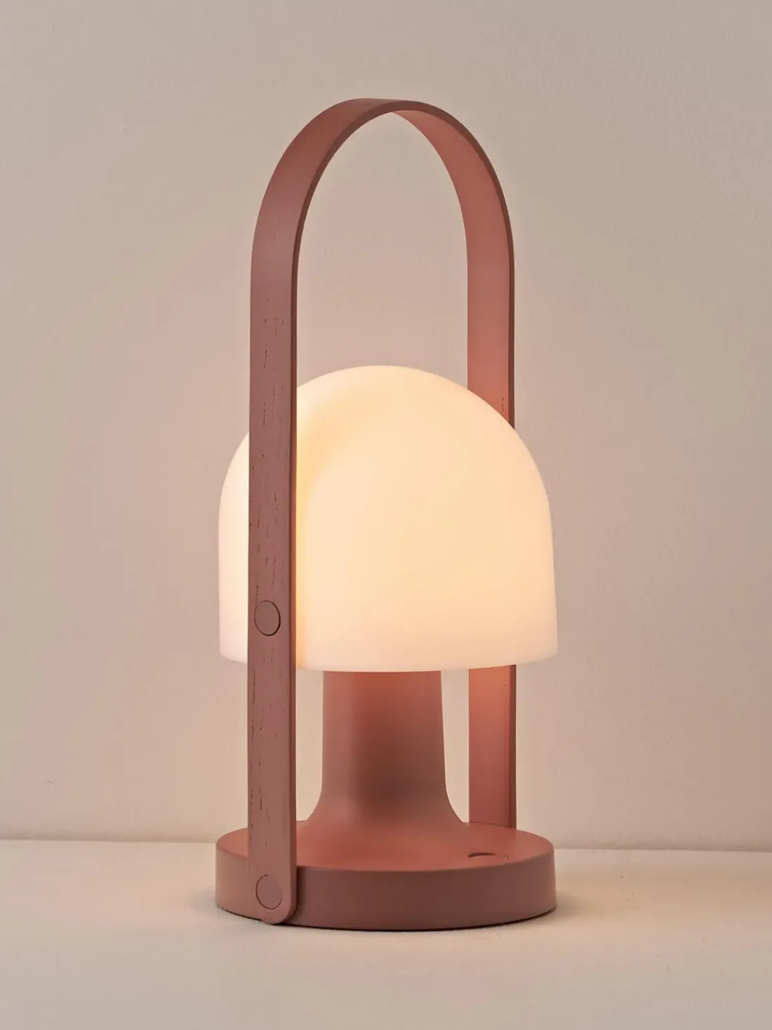 Lámpara de mesa LED regulable Followme, con pantalla orientable