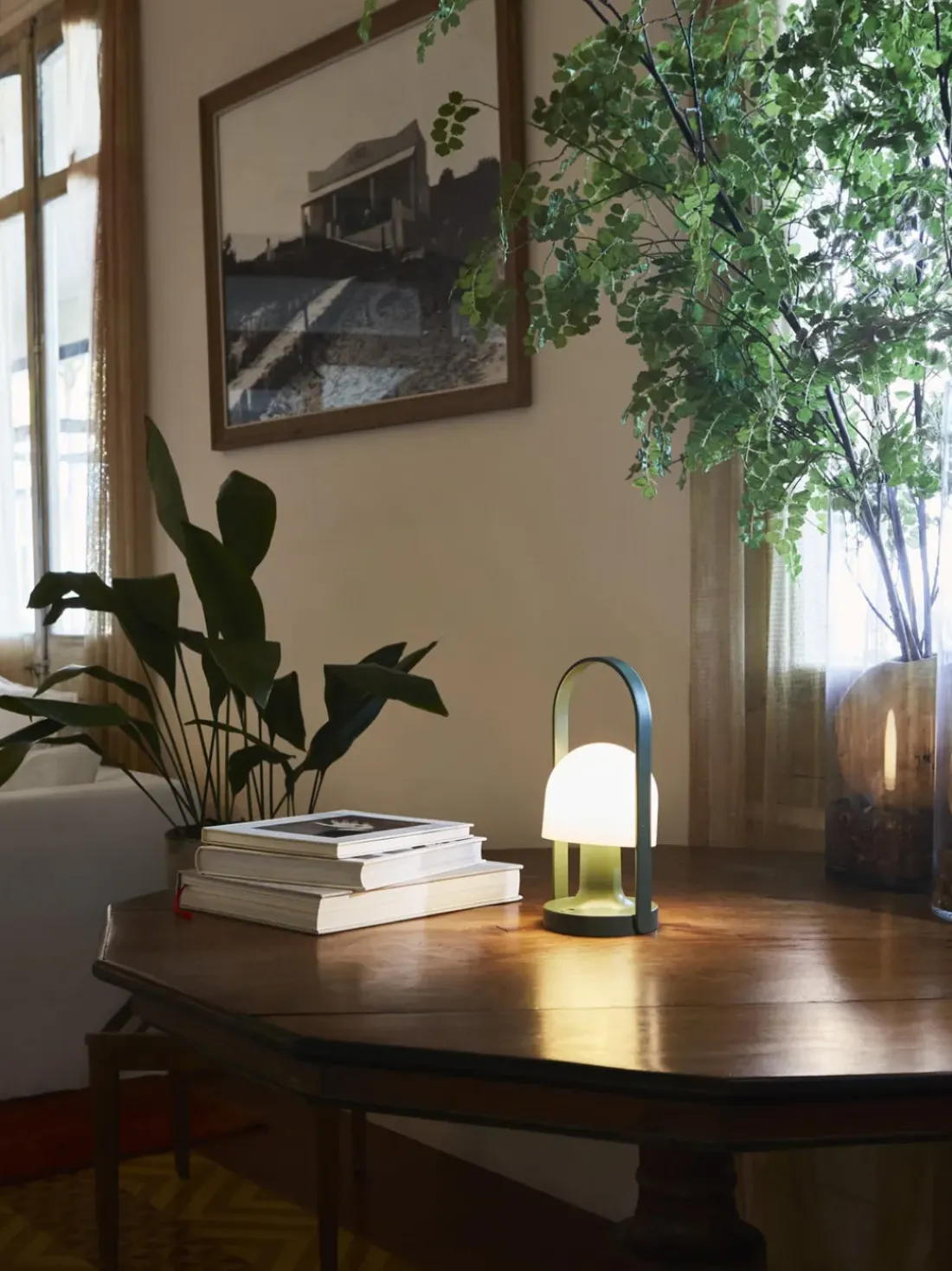 Lámpara de mesa LED regulable Followme, con pantalla orientable