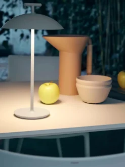Lámpara de mesa LED regulable Mini Geen-a, portátil