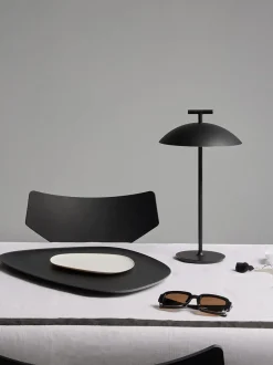 Lámpara de mesa LED regulable Mini Geen-a, portátil