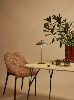 Lámpara de mesa LED regulable Mini Geen-a, portátil