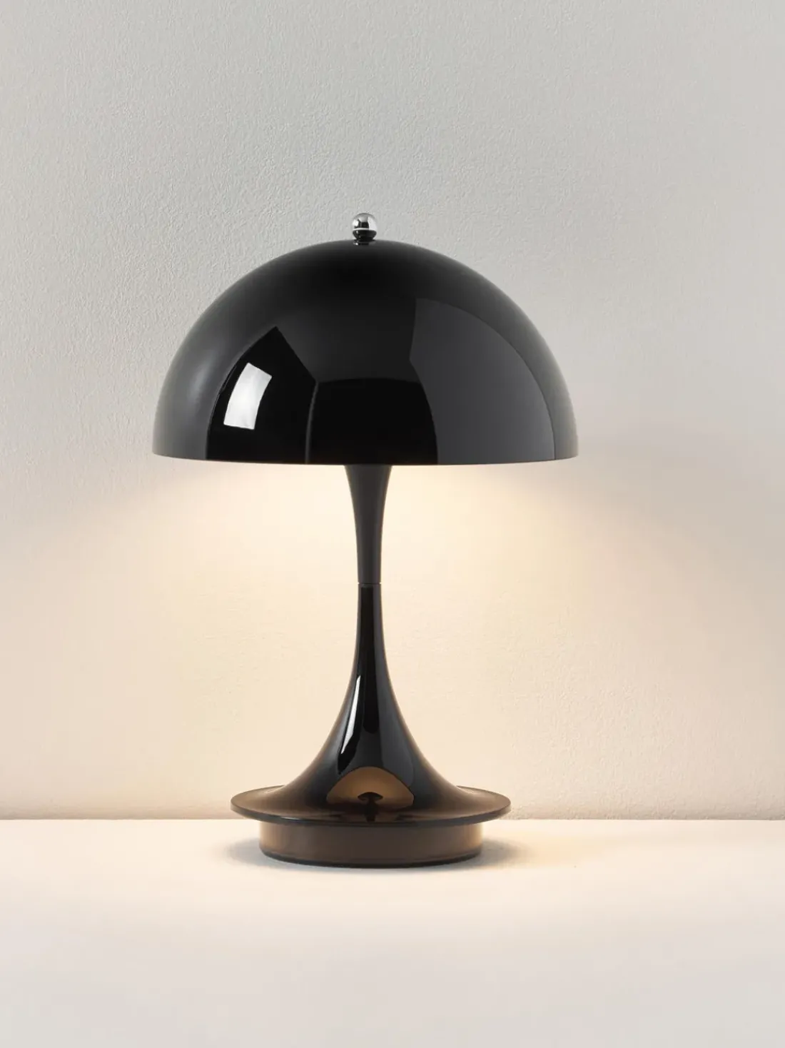 Lámpara de mesa LED regulable Panthella de diseño Verner Panton, 24 cm, portátil