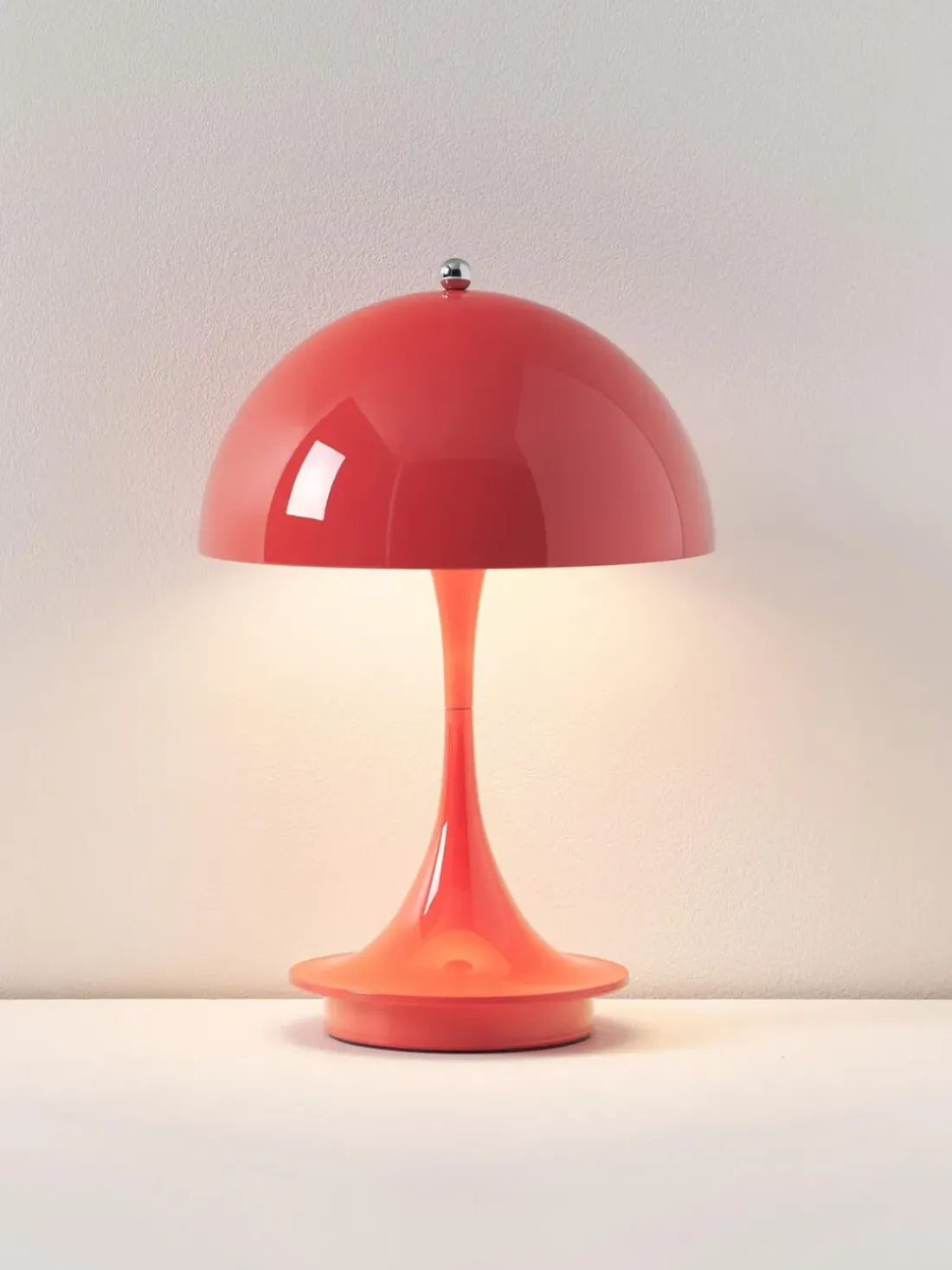 Lámpara de mesa LED regulable Panthella de diseño Verner Panton, 24 cm, portátil