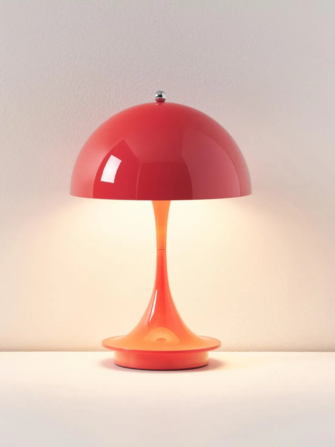 Lámpara de mesa LED regulable Panthella de diseño Verner Panton, 24 cm, portátil