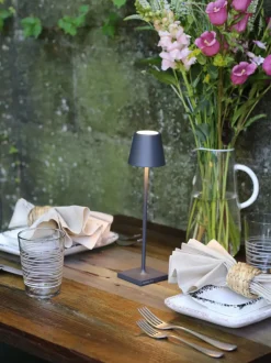 Lámpara de mesa LED regulable Poldina, portátil