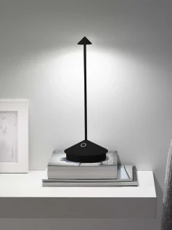 Lámpara de mesa LED regulable pequeña Pina Pro, portátil