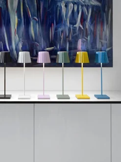 Lámpara de mesa para exterior LED regulable Trellia, portátil