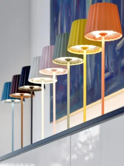 Lámpara de mesa para exterior LED regulable Trellia, portátil