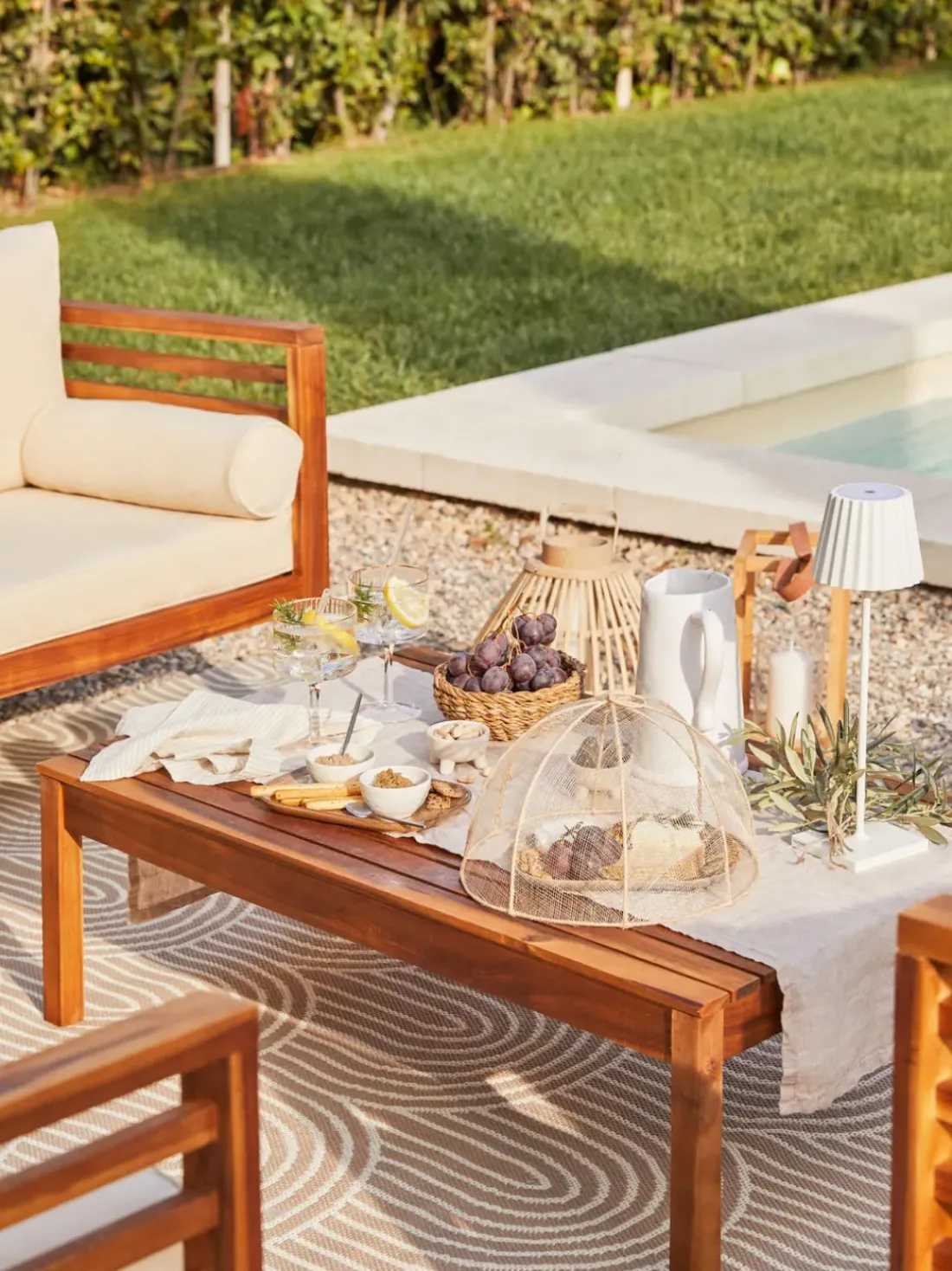 Lámpara de mesa para exterior LED regulable Trellia, portátil