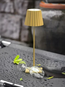 Lámpara de mesa para exterior LED regulable Trellia, portátil