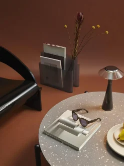 Lámpara de mesa pequeña LED Space, portátil