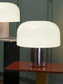 Lámpara de mesa regulable de cristal opalino Bellhop