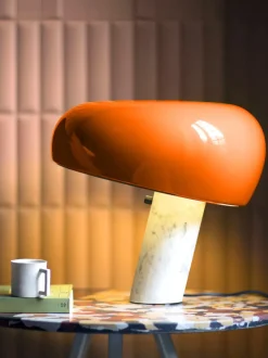 Lámpara de mesa regulable de mármol Snoopy