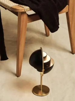 Lámpara de mesa regulable y ajustable Multi-Lite, portátil