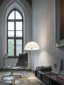 Lámpara de pie pequeña Panthella de diseño Verner Panton