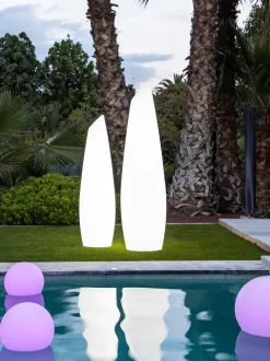 Lámpara de suelo solar LED para exterior regulable Buly, con cambio de color y mando a distancia
