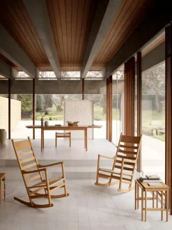 Mecedora de madera de roble CH45