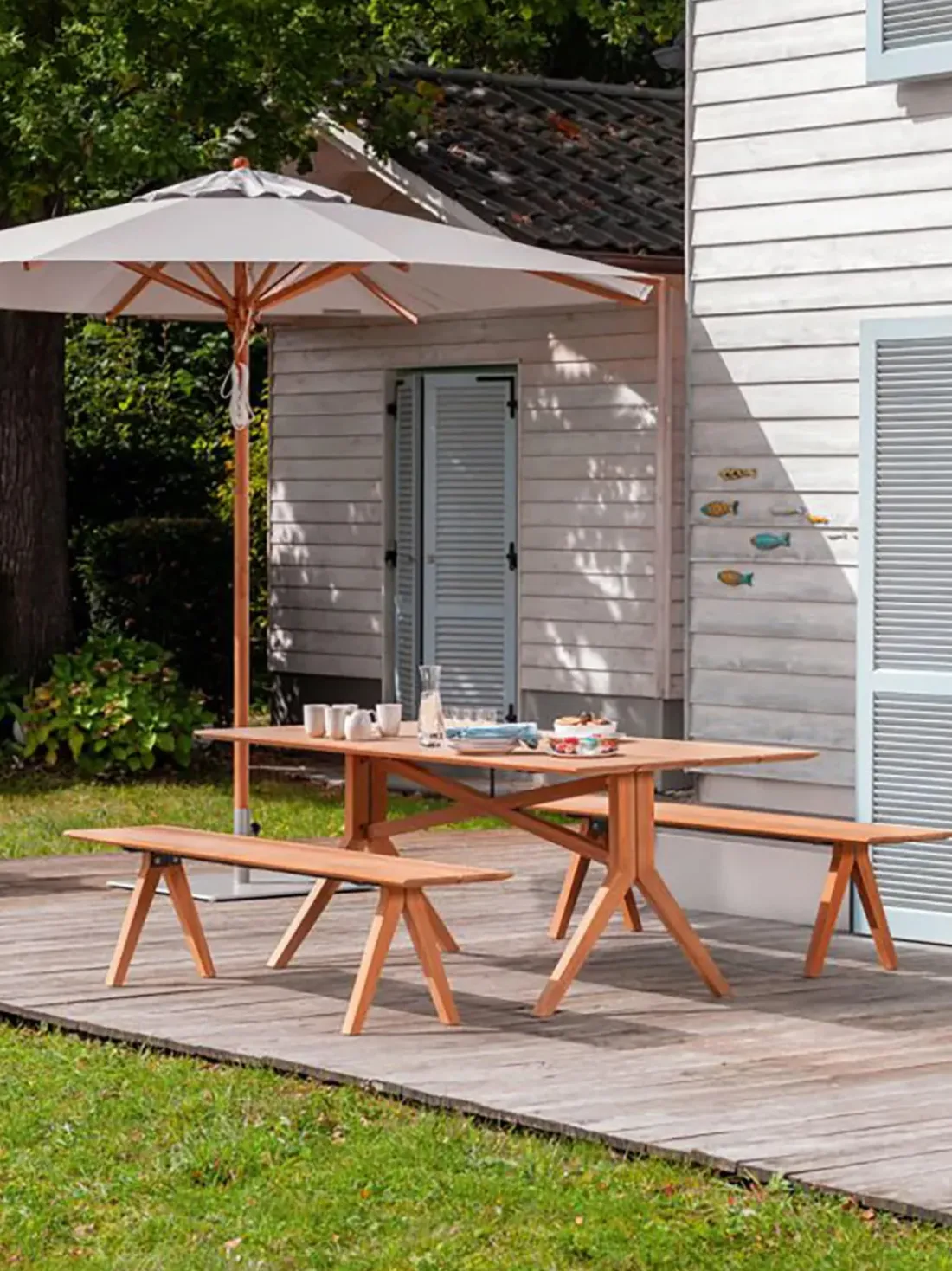 Mesa artesanal para exterior de madera de teca Loft, tamaños diferentes