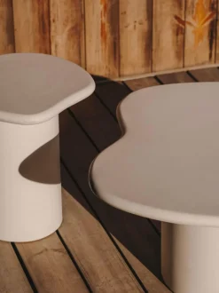 Mesa auxiliar de jardín de hormigón Macarella