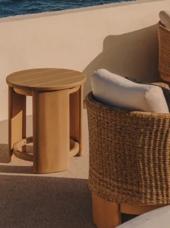 Mesa auxiliar de jardín redonda de madera de eucalipto Xoriguer