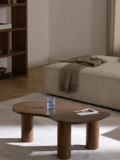 Mesa de centro de forma orgánica de madera de nogal Didi