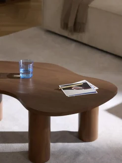 Mesa de centro de forma orgánica de madera de nogal Didi