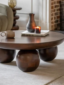 Mesa de centro redonda de madera de mango Sculpt