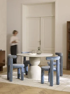 Mesa de comedor en forma orgánica Sahra, tamaños diferentes