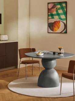 Mesa de comedor en forma orgánica Sahra, tamaños diferentes