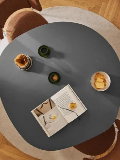 Mesa de comedor en forma orgánica Sahra, tamaños diferentes