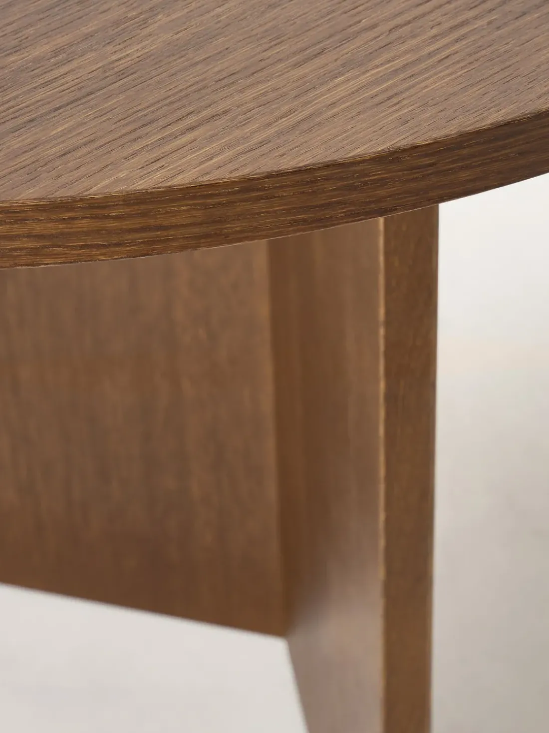 Mesa de comedor ovalada de madera Toni, tamaños diferentes