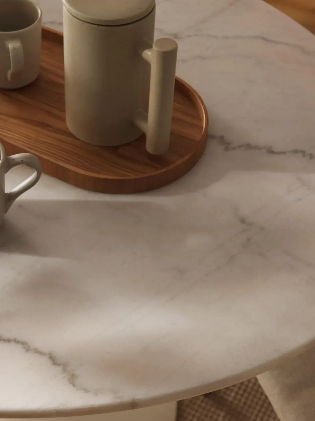 Mesa de comedor ovalada de mármol Miley, tamaños diferentes
